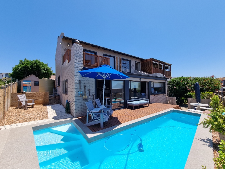 4 Bedroom Property for Sale in Wavecrest Eastern Cape